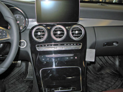 Fixation voiture Proclip Brodit Mercedes Benz C-Class (180-320)  PAS pour les modèles avec panneau de bois. UNIQUEMENT pour changement de vitesse automatique. Réf 854996