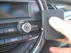 Fixation voiture Proclip  Brodit Mini Cooper  SEULEMENT pour les modèles avec: Visual Boost et Navigation XL écran 8.20 cm.. Réf 855032