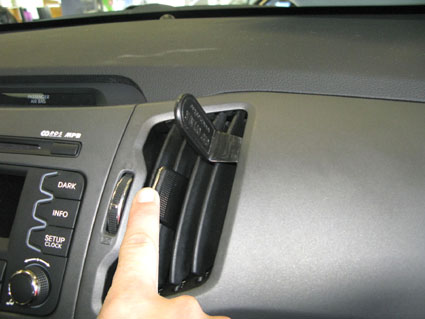 Fixation voiture Proclip Dacia Logan - Fixation aérateurs - Téléphones  Tablettes GPS