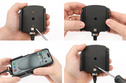 Support avec chargeur allume-cigare pour iPhone 15/15 Pro avec étui (largeur 70-83 mm, ép.: 6-10 mm) - Réf Brodit 721370
