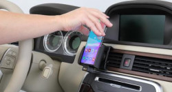 Support Samsung Galaxy A41 avec adaptateur allume-cigare et cable USB. Réf Brodit 721220