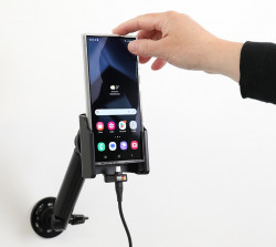 Support Samsung Galaxy S24 Ultra avec chargeur allume-cigare + coque magnétique (fournie). Réf Brodit 721406