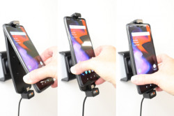 Support OnePlus 6/6T/7 pour appareil avec étui. Avec chargeur allume-cigare. Réf Brodit 712076