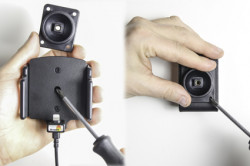Support voiture iPhone X/XR/Xs/11 pour appareil avec étui de largeur 70-83 mm et d'épaisseur 2-10 mm - avec adaptateur allume-cigare et cable USB. Réf Brodit 721013