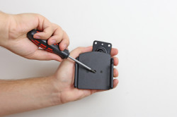 Support voiture Apple iPhone 6/6S/6Plus/6SPlus/7/7Plus/8/8Plus/X/XR/Xs/ Xs Max/11 passif. Pour appareil avec étui de dimensions: Larg: 75-89 mm, épaiss.: 9-13 mm. Réf 511688