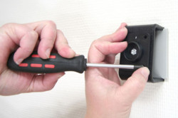 Support voiture  Brodit Sony Ericsson W995  installation fixe - Avec rotule, connectique Molex. Chargeur 2A et Pass-Through Connector pour la connectivité casque. Réf 513024