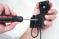 Support voiture  Brodit Nokia 2323 Classic  installation fixe - Avec rotule, connectique Molex. Chargeur 2A. Réf 513040