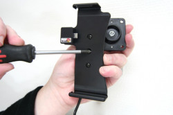 Support voiture  Brodit Motorola Droid (CDMA)  installation fixe - Avec rotule, connectique Molex. Chargeur 2A. Réf 513090