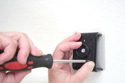 Support voiture  Brodit Sony Ericsson C902  installation fixe - Avec rotule, connectique Molex. Chargeur 2A. Réf 971241