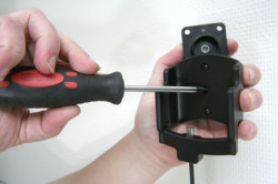 Support voiture  Brodit HTC Cruiser  installation fixe - Avec rotule, connectique Molex. Chargeur 2A. Réf 971773