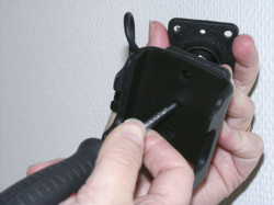 Support voiture  Brodit Motorola RAZR V3  installation fixe - Avec rotule, connectique Molex. Chargeur 2A. Réf 971968