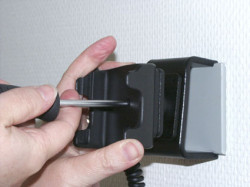 Support voiture  Brodit Motorola RAZR V3  installation fixe - Avec rotule, connectique Molex. Chargeur 2A. Réf 971968
