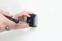 Support voiture  Brodit HTC Desire  installation fixe - Avec rotule, connectique Molex. Chargeur 2A. Réf 513141