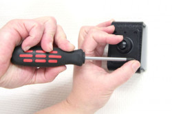 Support voiture  Brodit Motorola Droid X  installation fixe - Avec rotule, connectique Molex. Chargeur 2A. Réf 513190