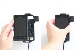 Support voiture  Brodit Sony Xperia go  installation fixe - Avec rotule, connectique Molex. Chargeur 2A. Réf 513414