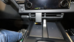 Fixation véhicule Toyota bZ4X. Réf Brodit 856263