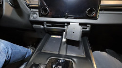 Fixation véhicule Toyota bZ4X. Réf Brodit 856263